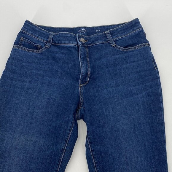 St Johns Bay Womens Size 16P Blue Cotton Blend Mid Rise Denim Capri Jeans - Picture 4 of 10